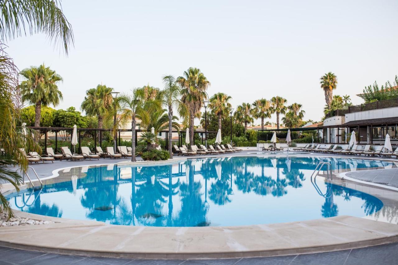 Wyndham Grand Algarve Hotel กิงตาตาโดลาโก ภายนอก รูปภาพ Pool at the hotel